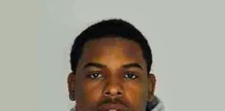 Ernest Webb is facing a federal murder charge for allegedly shooting Dean Daniels to death in Mount Vernon on Sept. 22, 2014. If you have any info of Webb’s whereabouts, please contact the police. Do not approach. (Photo courtesy of the U.S. Attorney's Office)