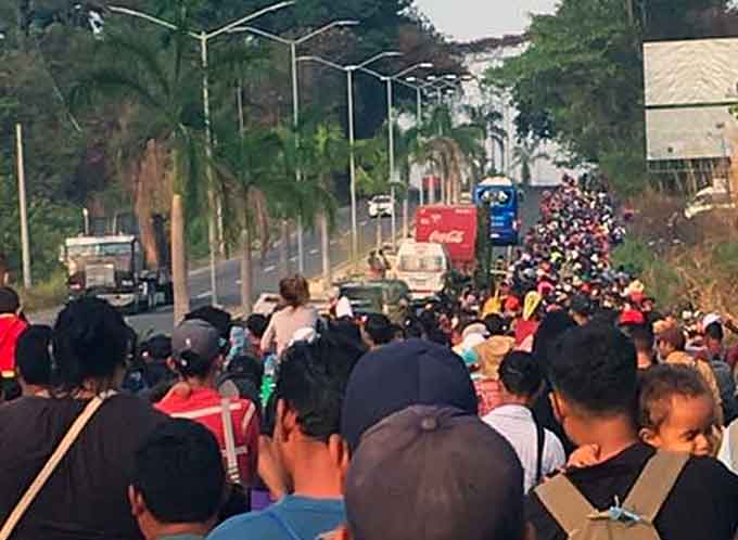 Approximately 1,500 Central Americans are currently traveling through Mexico in hopes of crossing into the U.S. through the southern border as refugees. In the process, Mexican immigration agents are reportedly not stopping the caravan of Central Americans. (Image courtesy of Twitter)