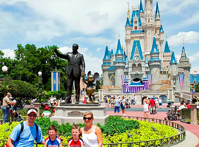 Investigators in Florida say they’ve arrested a New Jersey tourist who told greeters at a Disney World resort that al-Qaida sent him to “blow the place up.”