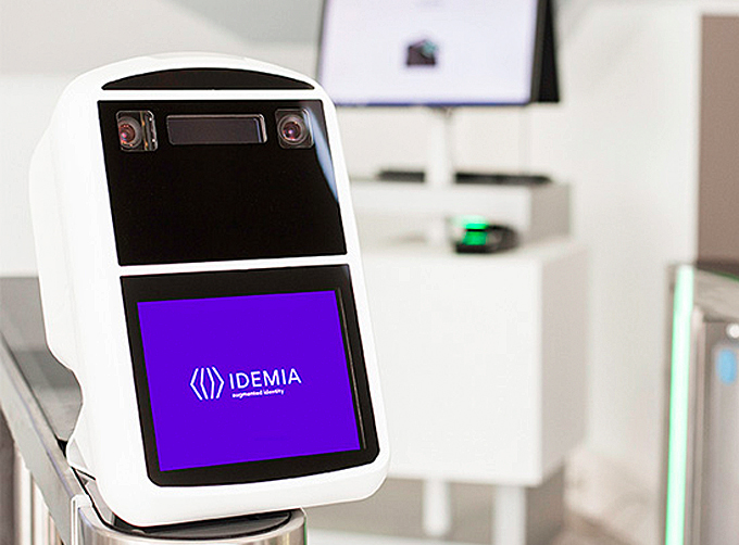 Morpho OneLook Capturing two biometrics with only one look. Morpho OneLook by IDEMIA offers a new approach to capture and identify a person through a single, easy-to-use, at-a-distance biometric capture device.