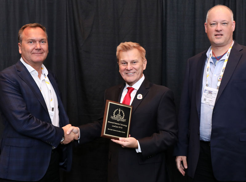 Jan Zickerman, CEO (at left), and Eric Cheek, Advanced Detection Technology, accepting a 2018 'ASTORS' Platinum Award at ISC East.