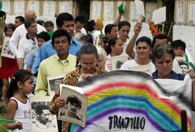 Citizens of Trujillo gather at a memorial for the victims of the Massacre of Trujillo, where some 245 to 342 people, including unionists and suspected guerrilla supporters, were tortured and dismembered. (Courtesy of Semana .com)