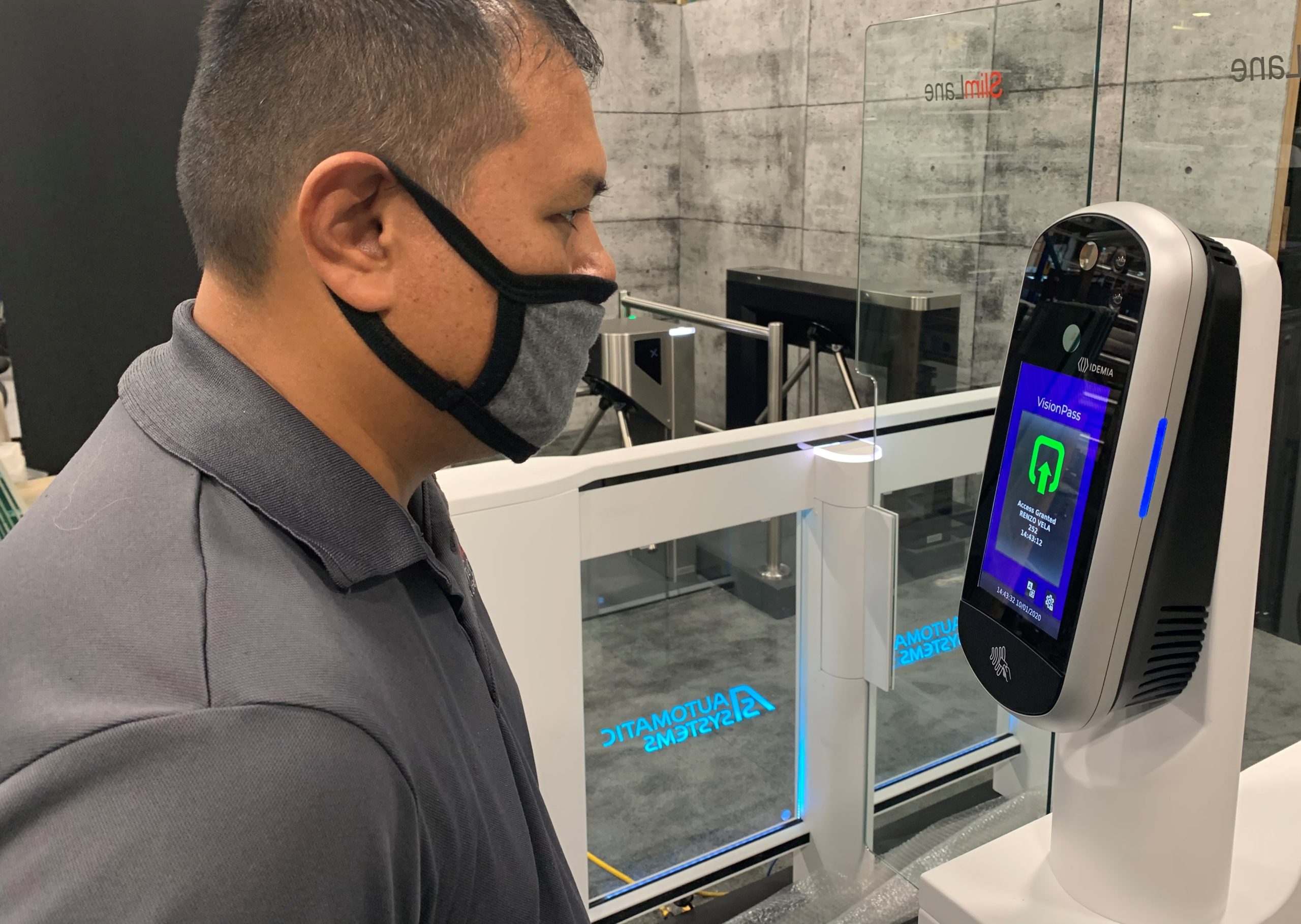 Automatic Systems SlimLane EPW Touchless integrated with IDEMIA VisionPass provides an innovative and effective solution with very fast acquisition of the face for Access Control and Time and Attendance.