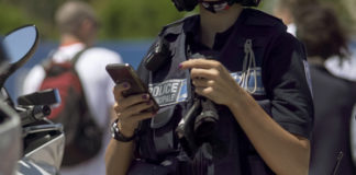 Mark43 Nearly half of Americans surveyed believe police are attending to personal matters, like texting friends, reading emails and scrolling through social media when on their phones. However, in reality, utilizing mobile technology in the field is essential for officers to receive up-to-date information around criminal activity,  BOLO alerts and direction from their commanders. 