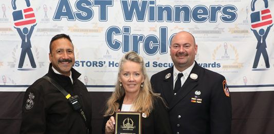 Members of DRONERESPONDERS, including FDNY Robotics Captain Michael Leo (at right), accept the DRONERESPONDERS 2022 ‘ASTORS’ Award for Excellence in Public Safety and Disaster Response at the 2022 ‘ASTORS’ Awards Luncheon in NYC.