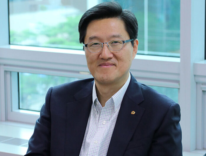 “By building on our core solutions through ongoing innovation, we will continue to alleviate customers’ pain points while adding new value through advanced vision solutions,” explains Soon-hong Ahn, President and CEO of Hanwha Vision.