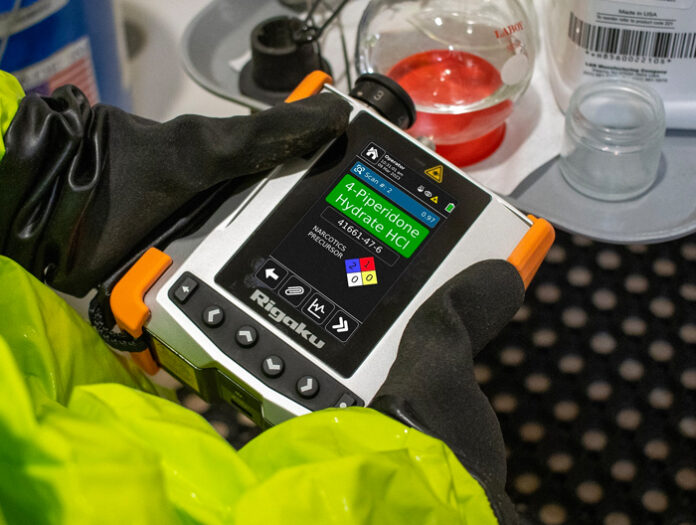 The Rigaku CQL Max-ID handheld 1064 nm Raman analyzer offers features and benefits that maximize chemical threat analysis in safety and security applications. 